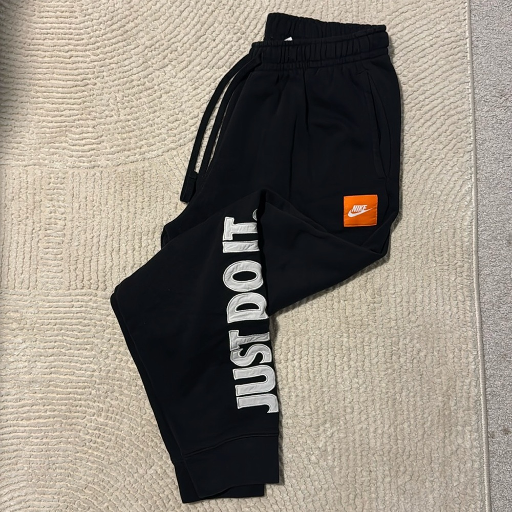 Nike men’s size large sweatpant joggers
